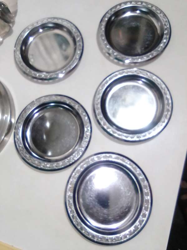 Wow Made in England 2 egg set. 4 x s/steel glasses and Caddy. 5 x place Matts.