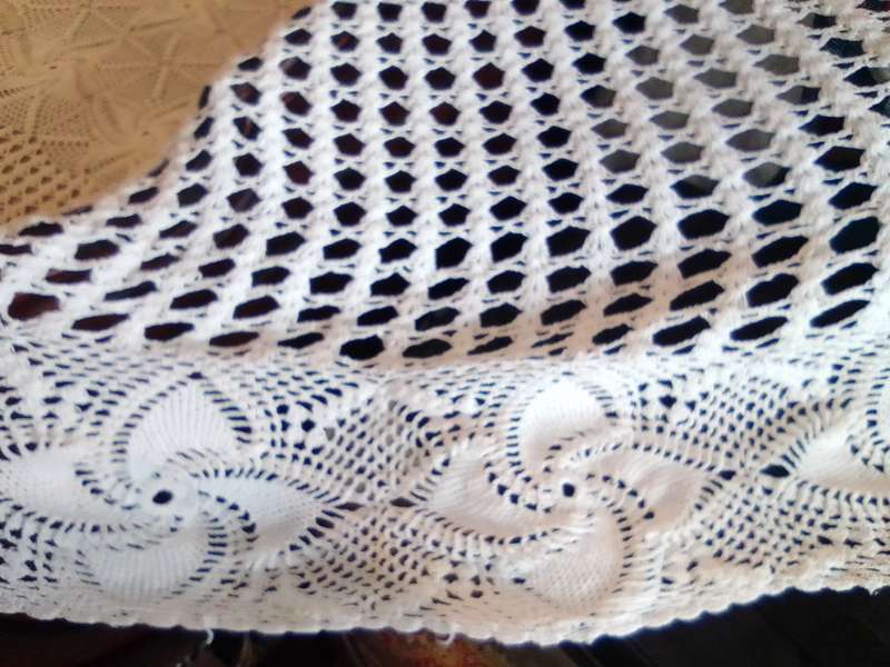 A extra large Hand Crocheted oblong/oval Tablecloth Size: 2.8mx1.7m in Excellent condition.
