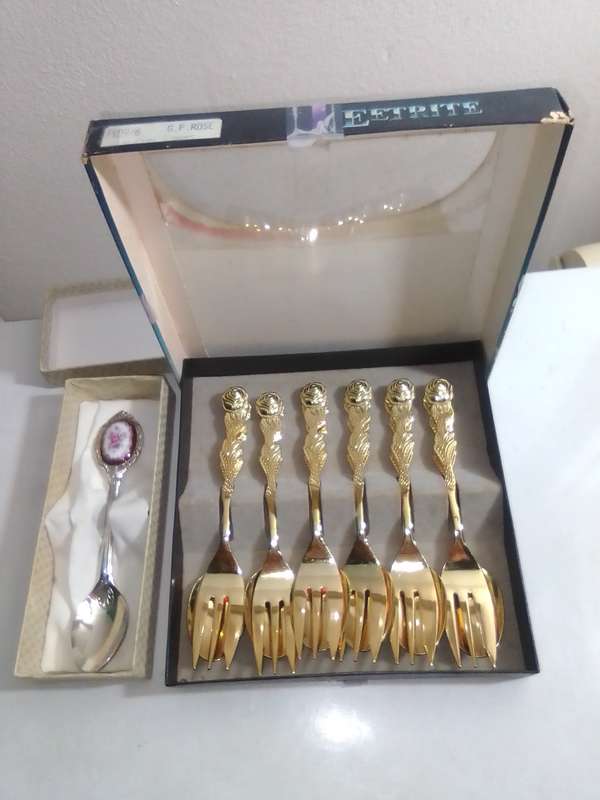 24Kt Gold Eetrite G.P. Rose 6 Cake Forks 6 Spoons Boxed + 1 collectible chrome spoon boxed.