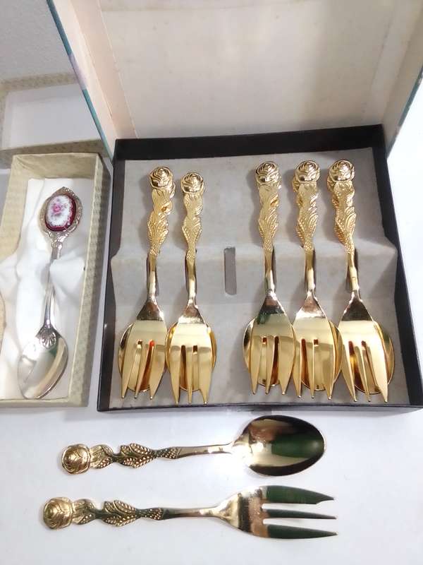 24Kt Gold Eetrite G.P. Rose 6 Cake Forks 6 Spoons Boxed + 1 collectible chrome spoon boxed.