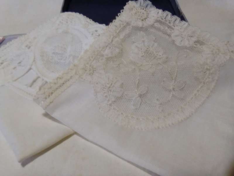 Vintage 2 lots. Women Cotton Handkerchiefs "Burgee Belgium" 1 monogramed "Venezia" 3 Other French