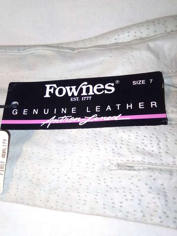 Vintage genuine leather gloves. Vintage Fownes Leather Gloves Size 7. Retro, Glam, Preppy, 80s.