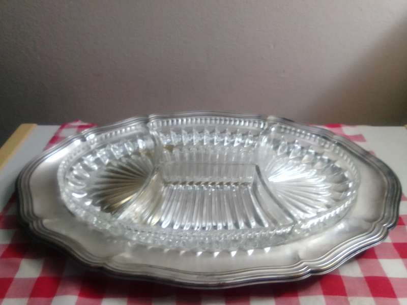Vintage Silver/plated Gifts silverplate oval tray with 4 crystal glass divided insert's. Party tray