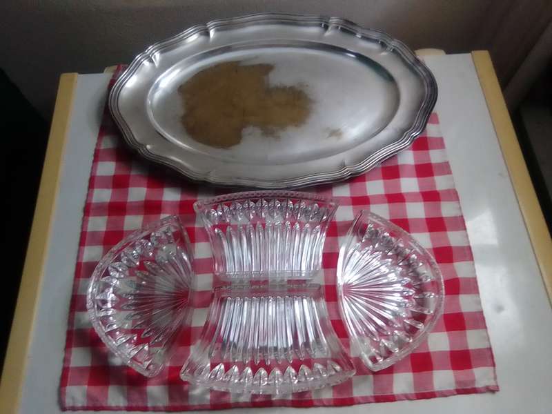 Vintage Silver/plated Gifts silverplate oval tray with 4 crystal glass divided insert's. Party tray