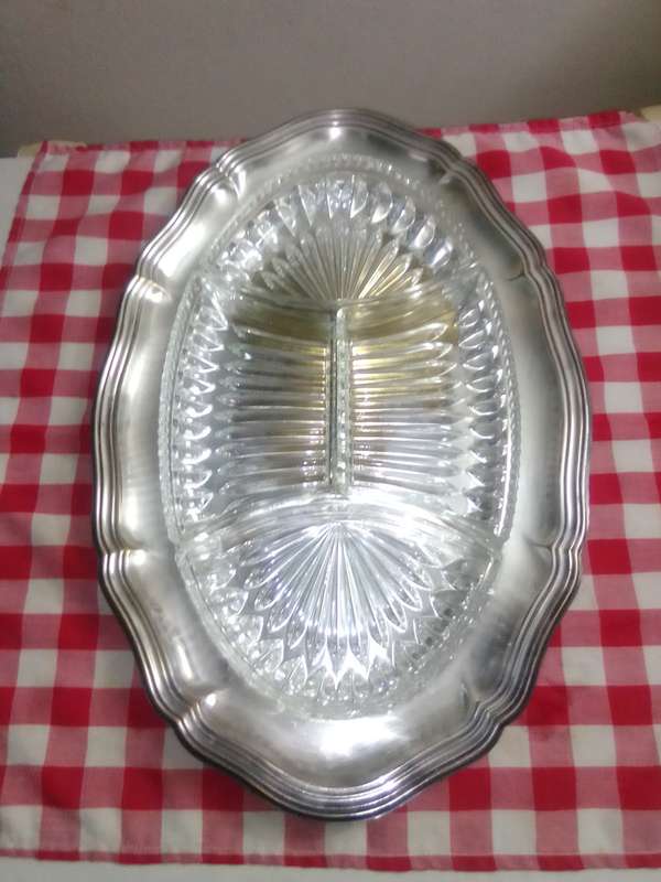 Vintage Silver/plated Gifts silverplate oval tray with 4 crystal glass divided insert's. Party tray