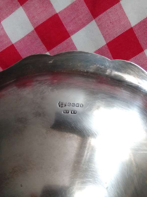 A large Vintage EPNS serving handled centre piece. For display in your home.