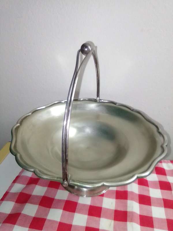A large Vintage EPNS serving handled centre piece. For display in your home.