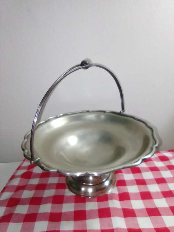 A large Vintage EPNS serving handled centre piece. For display in your home.