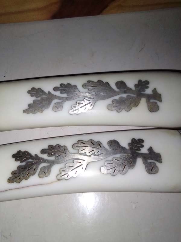 WOW A Laguiole Silhouette 2pce Salad Serving Set Multicolour + A S/Steel Carving set.