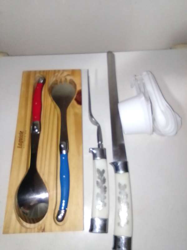 WOW A Laguiole Silhouette 2pce Salad Serving Set Multicolour + A S/Steel Carving set.