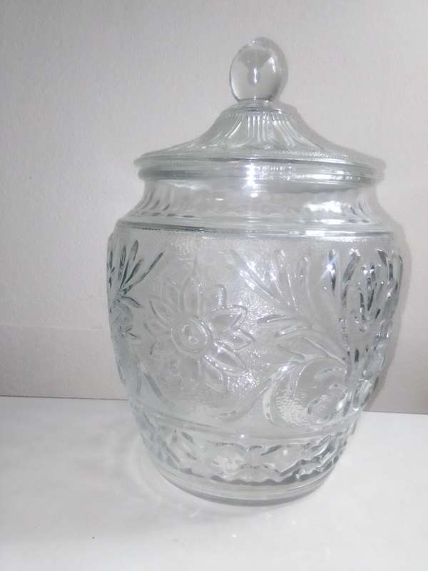 Vintage Large glass Cookie Jar lidded.