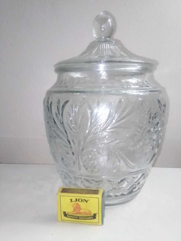 Vintage Large glass Cookie Jar lidded.