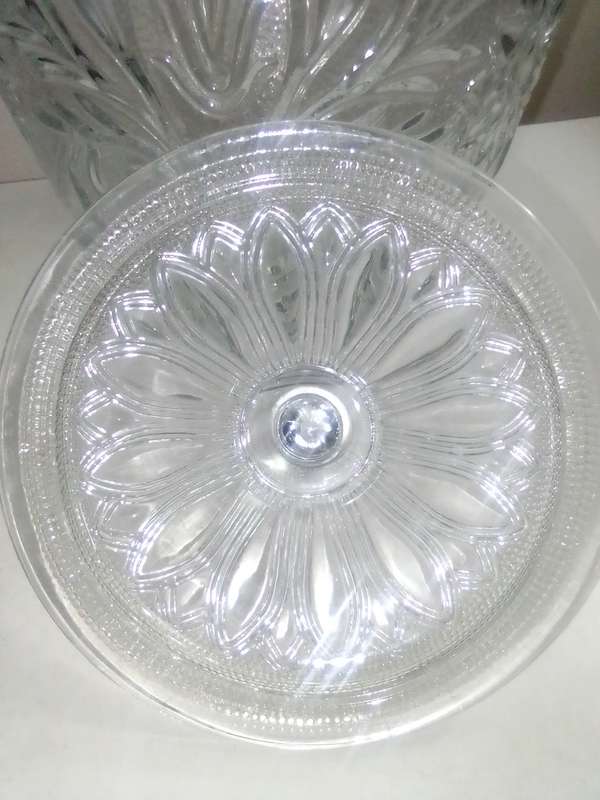 Vintage Large glass Cookie Jar lidded.