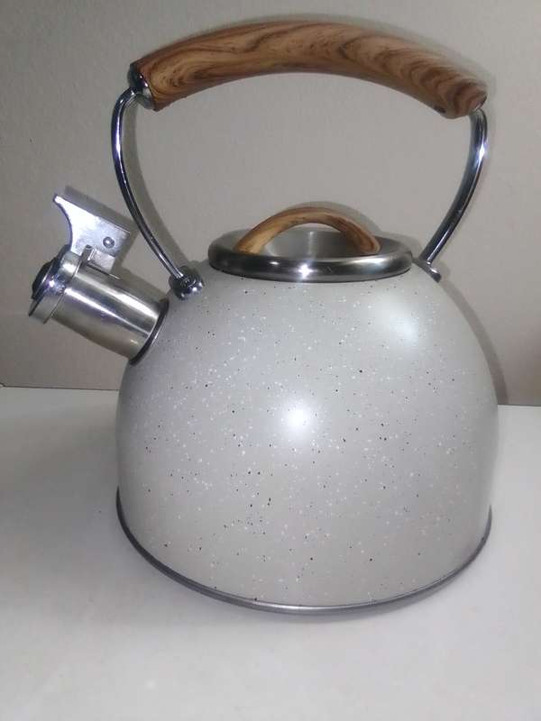 Fancy stove top whistling Kettle Gray stone chip. Woodgrain handles Whistling Kettle - 3L