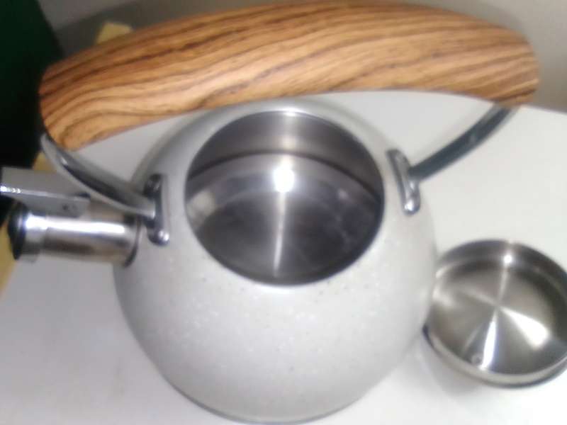 Fancy stove top whistling Kettle Gray stone chip. Woodgrain handles Whistling Kettle - 3L