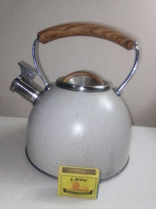 Fancy stove top whistling Kettle Gray stone chip. Woodgrain handles Whistling Kettle - 3L