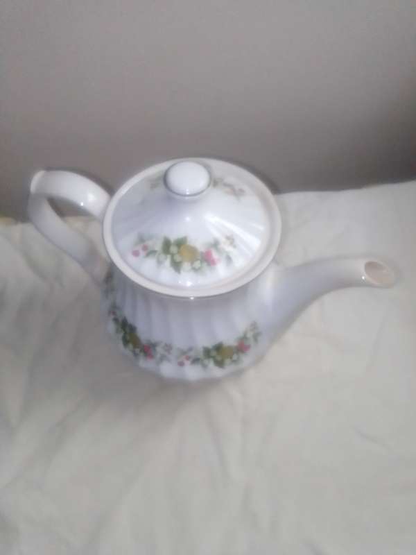 Vintage 1946. Kettle. K Aynsley & co. Ltd Wat 1869. In Good condition no cracks or Chips.