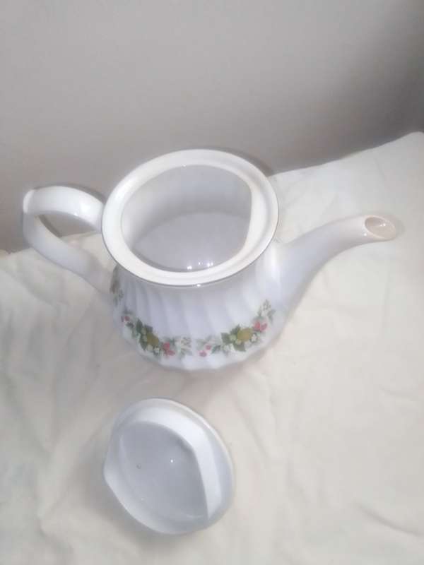 Vintage 1946. Kettle. K Aynsley & co. Ltd Wat 1869. In Good condition no cracks or Chips.