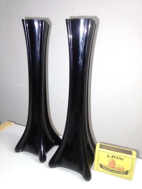2 x long stemmed black pencil Vases 20cm tall.