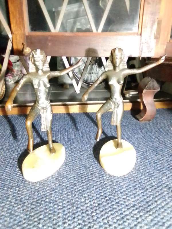 Collector Cleopatras metal vintage statue draped STRIPED HEADCLOTH OR NEMES WHICH WAS WORN BY RULERS