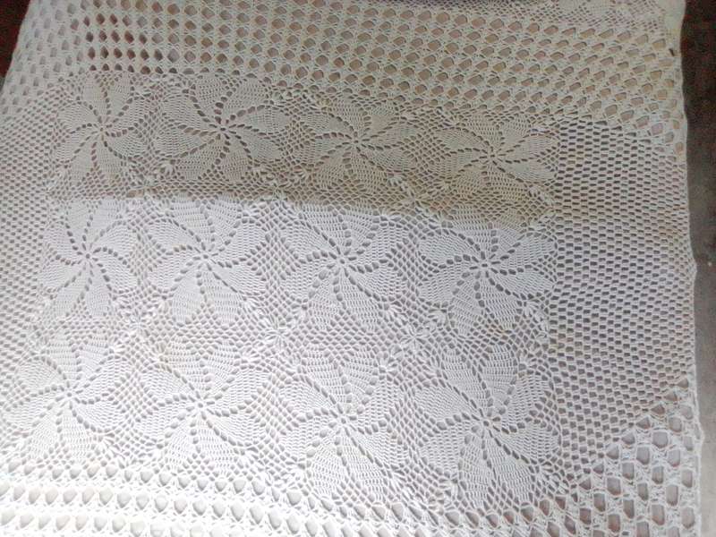 A Hand Crocheted oblong/oval Tablecloth/Bedspread Size: 280cm L x 180cm W in Excellent condition.
