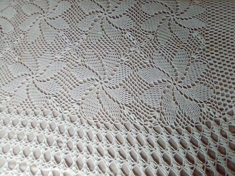 A Hand Crocheted oblong/oval Tablecloth/Bedspread Size: 280cm L x 180cm W in Excellent condition.