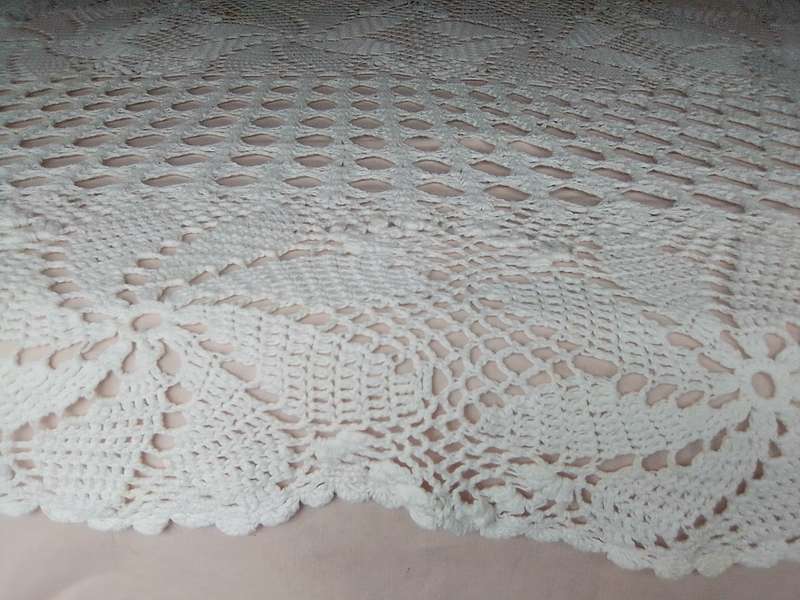 A Hand Crocheted oblong/oval Tablecloth/Bedspread Size: 280cm L x 180cm W in Excellent condition.