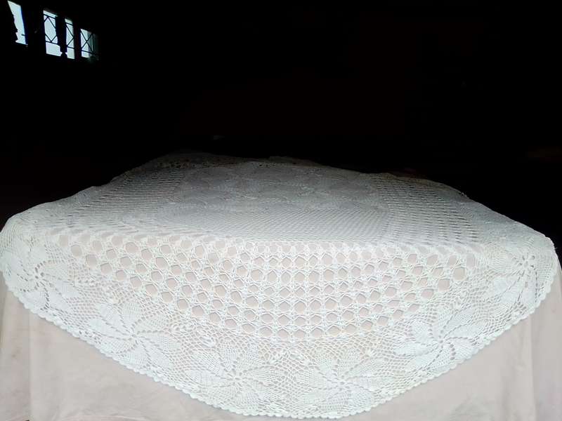 A Hand Crocheted oblong/oval Tablecloth/Bedspread Size: 280cm L x 180cm W in Excellent condition.