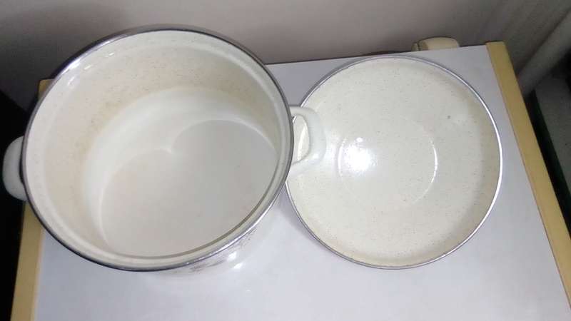 Vintage enamel lidded speckled white/flowers heavy base cooking pot for the farmhouse look.