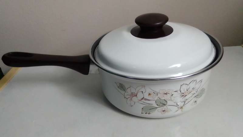 Vintage enamel lidded Frying Pan in good used second hand condition
