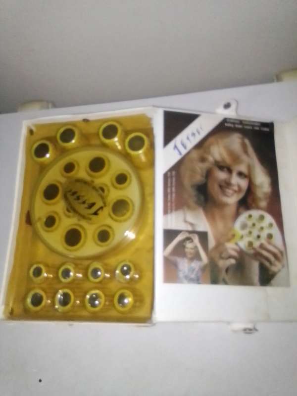 Vintage JETSET 24 Heated Hair Rollers Curlers Boiling Water Rollers boxed and in good condition.
