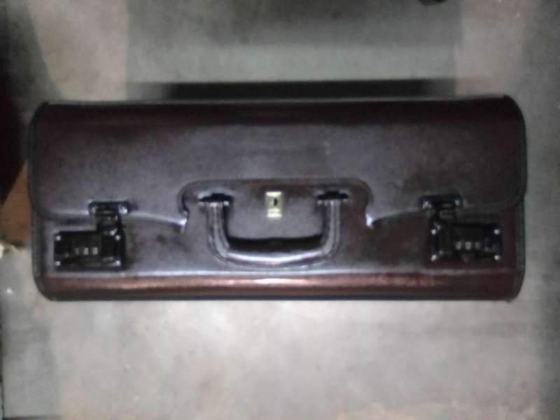 VINTAGE "BUSBY" PILOTS Faux LEATHER FLIGHT CASE /DOCTORS Briefcase WITH COMBINATION LOCK