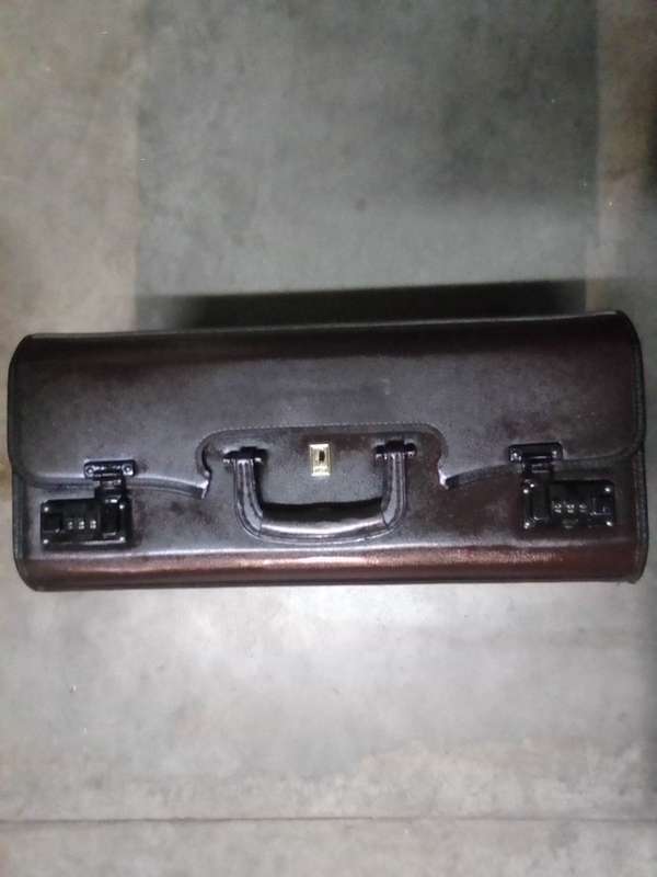 VINTAGE "BUSBY" PILOTS Faux LEATHER FLIGHT CASE /DOCTORS Briefcase WITH COMBINATION LOCK