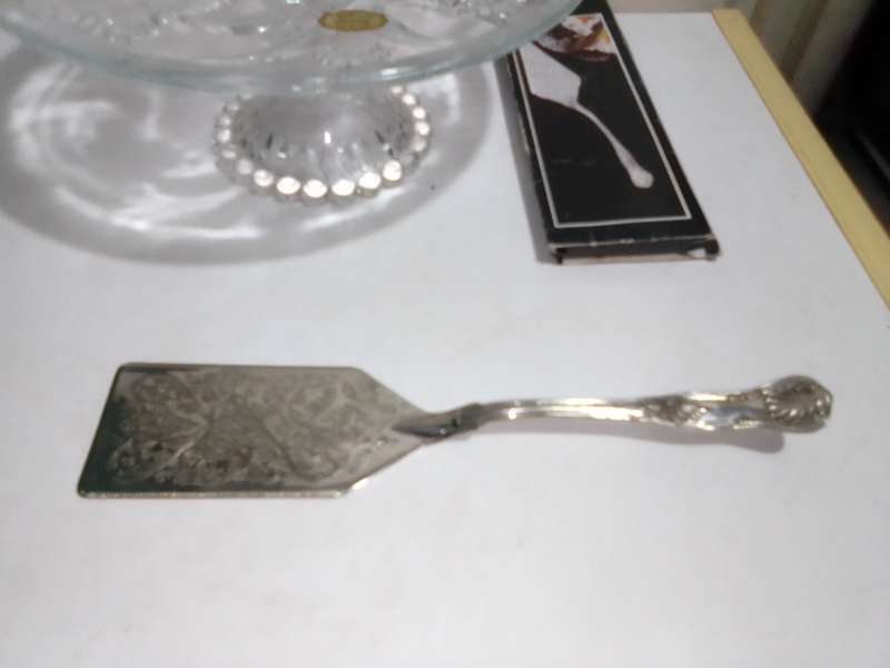 Large vintage glass made in ITALY Cake stand with EPNS Cake - lifter