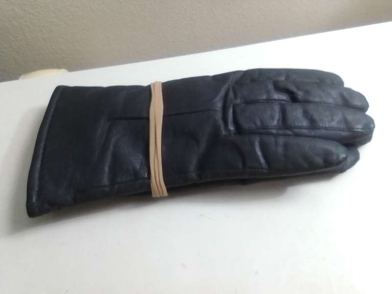 Vintage Ladies Black Genuine Cowhide Leather Gloves / Short Driving Gloves - 1960's Gloves. Korea.