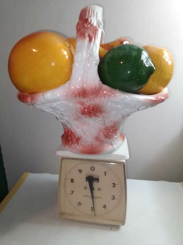 A decorative display Fruit basket ceramic glazed centerpiece. Marked B020.