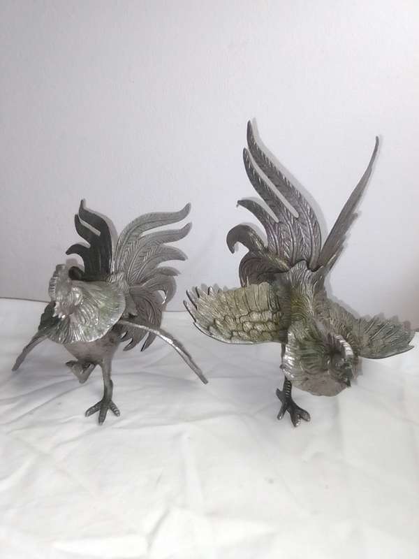 PAIR SILVER PLATED FIGHTING COCKEREL ROOSTER ORNAMENTS COUNTRY TABLE CENTERPIECE