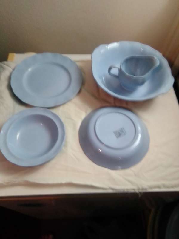 Vintage 1954 "Lupin Petal" GRINDLeY ENGLAND 5-piece Blue Crockery.