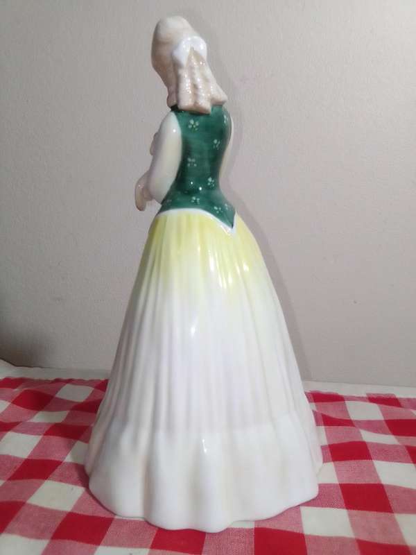 Royal Doulton Springtime figurine HN 3033 1983.