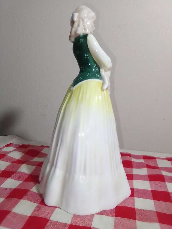 Royal Doulton Springtime figurine HN 3033 1983.