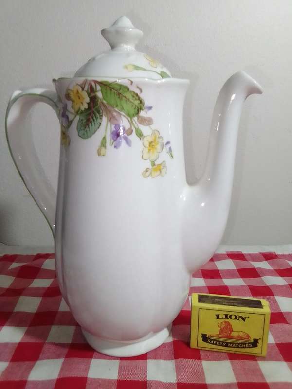 Royal Doulton kettle *April* in good condition for it's AGE.