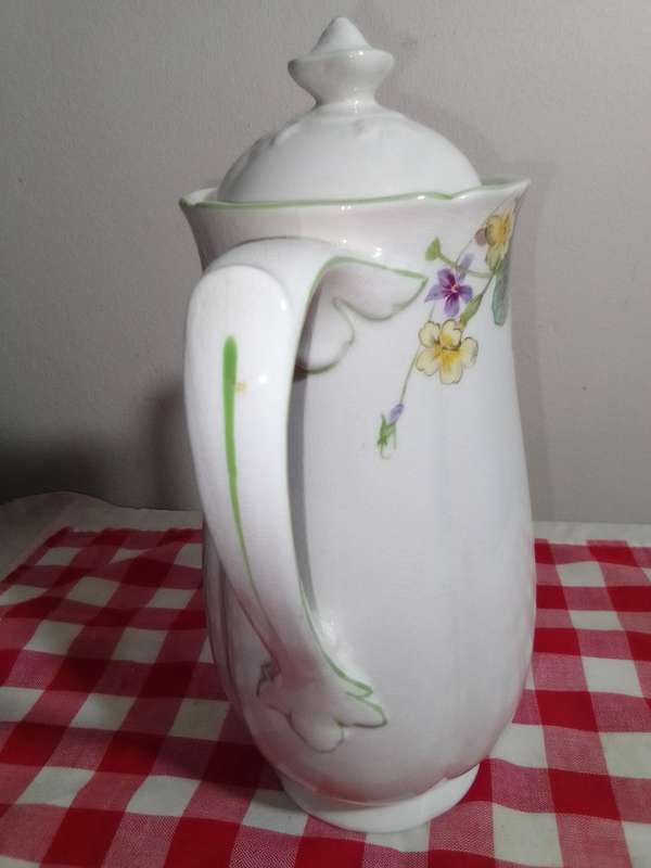 Royal Doulton kettle *April* in good condition for it's AGE.