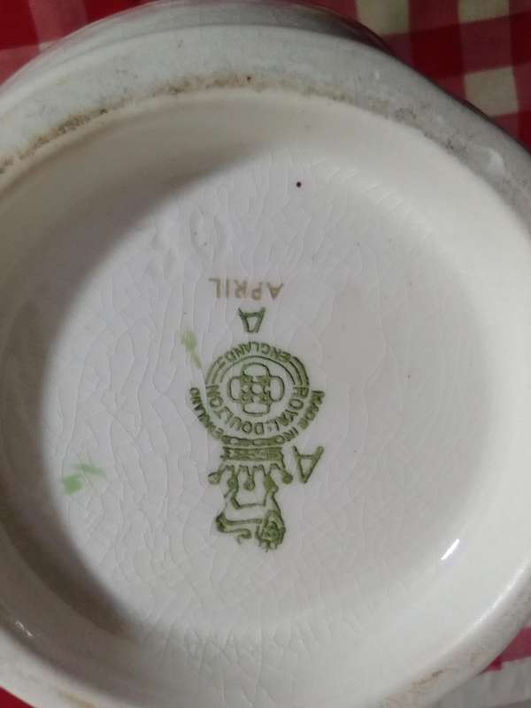 Royal Doulton kettle *April* in good condition for it's AGE.