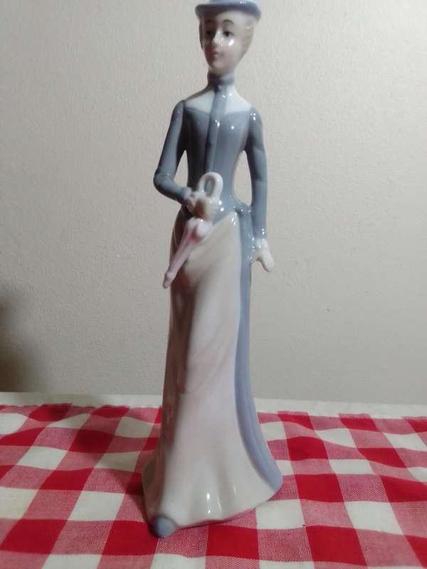 Vintage Porcelain Figurine, Blue and White Porcelain Statuette with Umbrella Lladro style