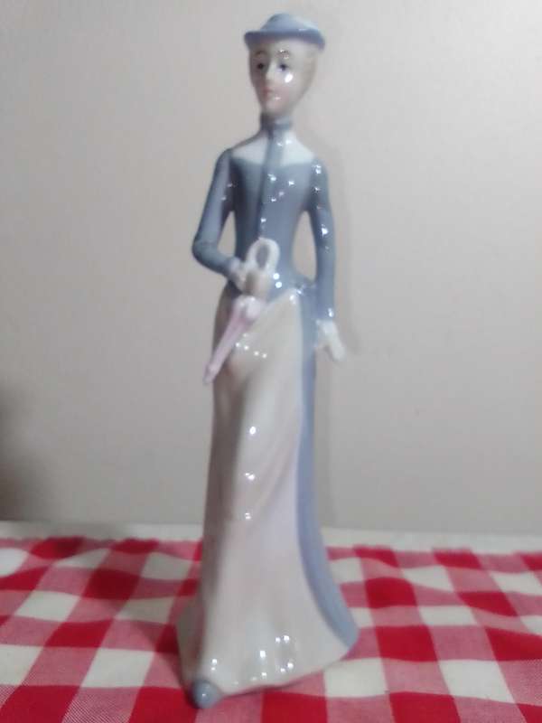 Vintage Porcelain Figurine, Blue and White Porcelain Statuette with Umbrella Lladro style