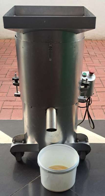 Ovo Tech egg breaker UDTJ-10 centrifuge (semi-automatic)