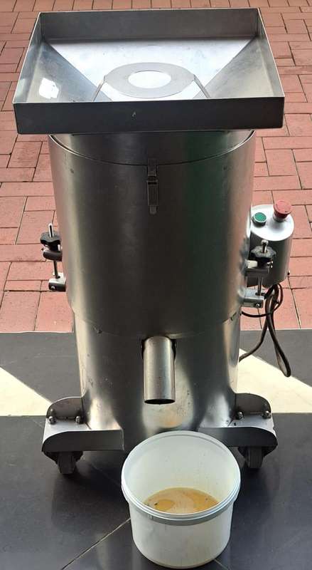Ovo Tech egg breaker UDTJ-10 centrifuge (semi-automatic)