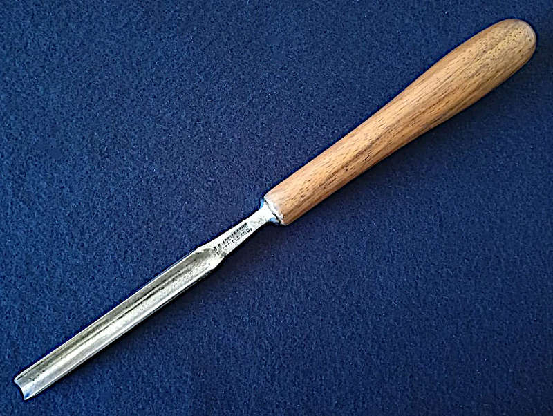 Antique J B Addis & Sons 3/8" Cut, Straight Carving Gouge, #9 Sweep, Length 9 1/4" For Professionals