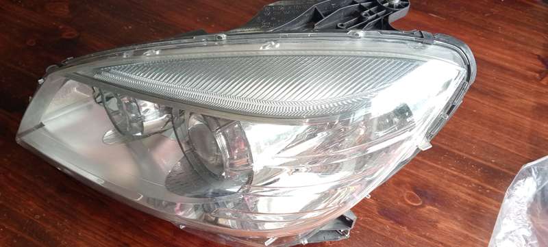 Mercedes Benz Xenon front lamp (left).