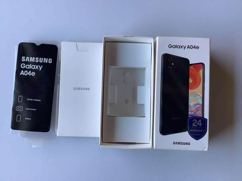 SAMSUNG GALAXY A04e BOX